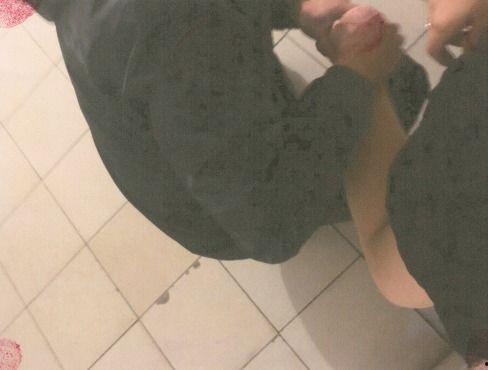 丝袜女子摔脚,瞬间引发网友热议