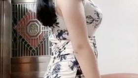 美女短裙丝袜翘臀热舞,短裙丝袜翘臀美女的激情演绎